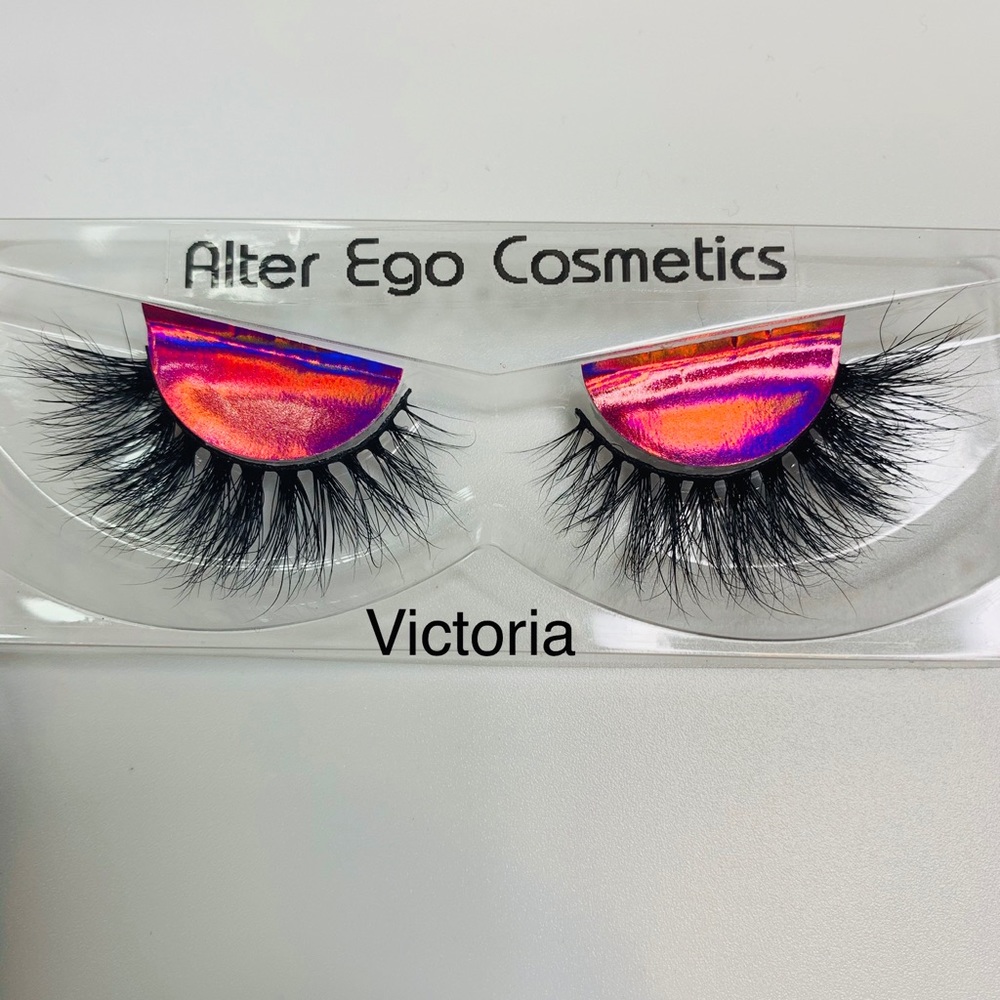 Mink lashes (25 mm available).